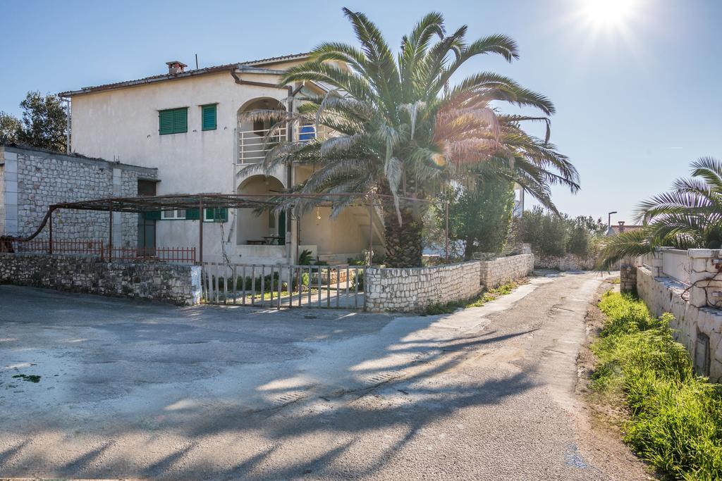 Apartment Srecko Vinišće Kültér fotó