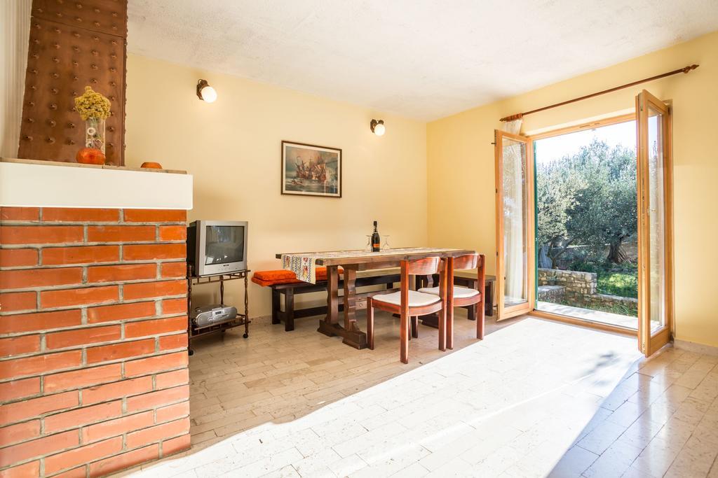 Apartment Srecko Vinišće Kültér fotó