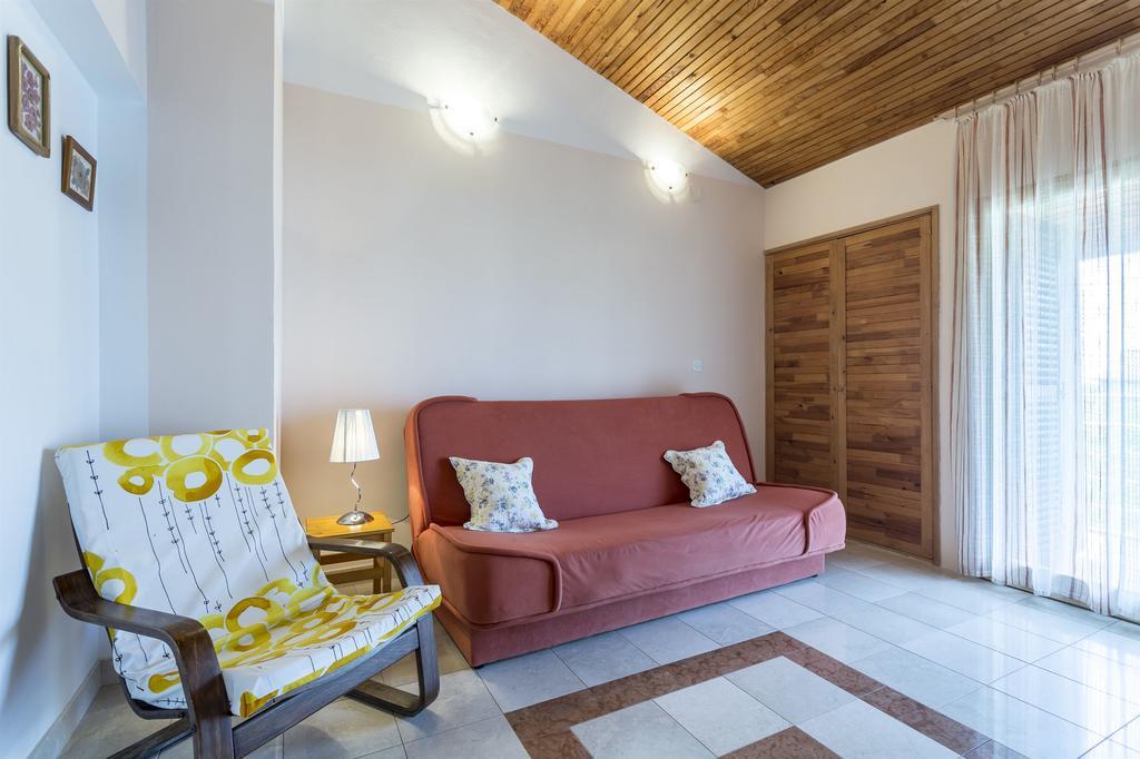 Apartment Srecko Vinišće Kültér fotó