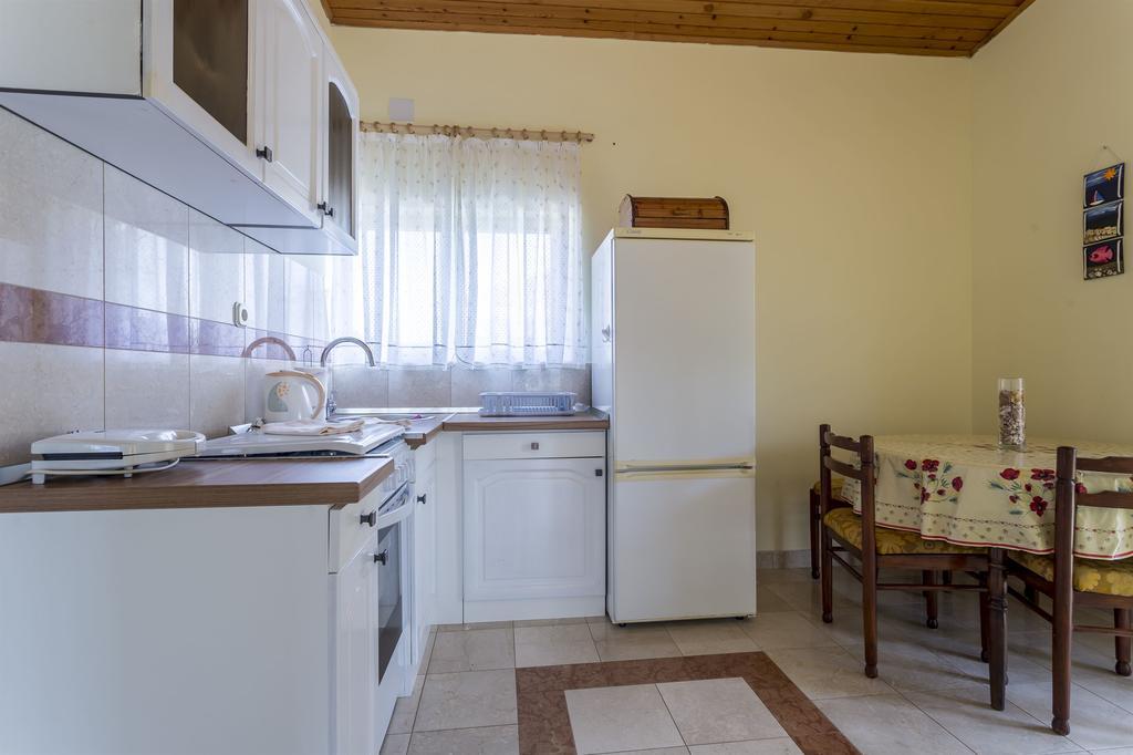Apartment Srecko Vinišće Kültér fotó