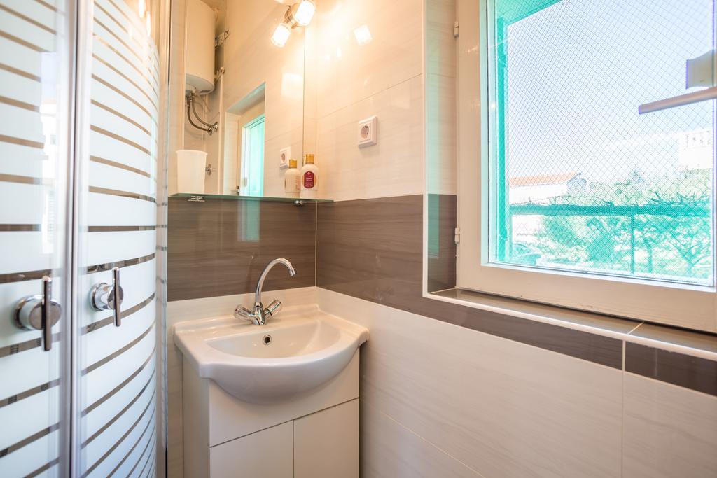 Apartment Srecko Vinišće Kültér fotó